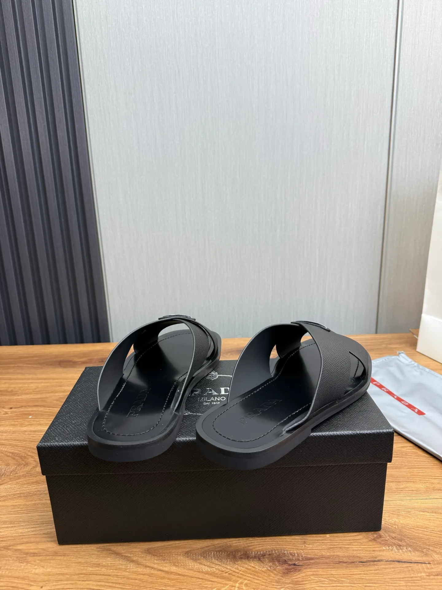 Factory price 340💰 ＰＲＡＤＡPrada - popular men's slippers hot sale 🔥 🩴Official website one to one production 38-45 sizes 45 46 🉑️Customized!